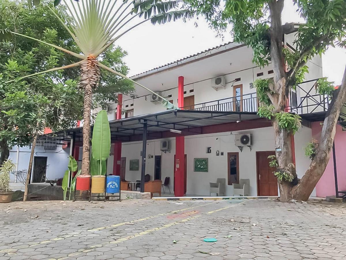 Rumah Panggung Guest House Syariah Mitra Reddoorz تْشيريبون المظهر الخارجي الصورة